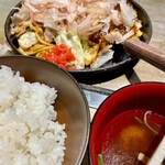 お好み焼き 清十郎 - 豚玉＆焼きそばハーフセット定食　欲張ったメニューをチョイスしたらモダン焼きを崩して食べてるみたいな感じになっちゃって各々の良さが半減してしまった。。。それでも大阪の粉もんはレベルが高いなぁ！