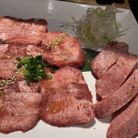 老舗精肉店直送 千種焼肉 飛騨牛の奴隷 千種店 - 