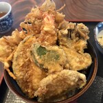 お多福 - ミニサイズとはいえ天丼が豪華なのよ！ってか天ぷらの量がミニじゃないwお米はちゃんとミニサイズでした