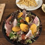 パーラーつばめ - 柿と生ハムのサラダ