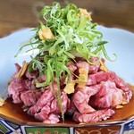 生肉専門店 焼肉 金次郎 - 黒毛和牛ハラミと九条ねぎのユッケ