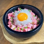 生肉専門店 焼肉 金次郎 - 極上サーロインのユッケビビンバ