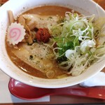 からみそラーメン ふくろう  T-FOOD STADIUM - ふくろう からみそラーメンねぎ増量　1辛の味噌(赤色)です。スープは、脂質があまりないから、味噌は濃厚だけど、あっさりしています。