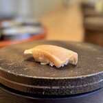 すし処 ひさ田 - ⑦寒鰤(富山県富山湾産)ヅケ、柚子胡椒