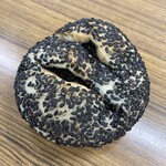 ベッカライ 徳多朗 - 秀逸な黒ゴマあんぱん