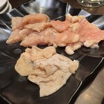 炭火焼肉 にく式 - 塩鉄砲、ミノ、シマチョウ