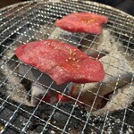 炭火焼肉 にく式 - 七輪で育てます