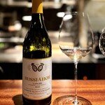 蒼 - 飲み比べさせていただきました♪
      バローロのイメージばかりで、アルド・コンテルノがこんな素晴らしいシャルドネを作ってるの、知りませんでした。
      さすが星野さんチョイス。ムルソーにも引けを取らない味と相性。