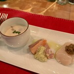 水色食堂 - ◆アミューズ
      「クラムチャウダー」
      「宮崎サーモンのミ・キュイ」
      「帆立貝柱とカブのムース」
