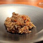 蒼 - 一人前に、香箱一杯分が使われるという贅沢さ。
      米の一粒一粒にまで、プチプチ外子がコーティングされています♡
      蟹のリゾットシリーズ、どれも甲乙付け難いけど、この香箱もたまらんなぁ♪