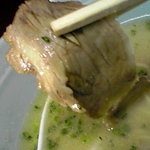 宝来軒 - チャーシューはロース肉で塩味強め。