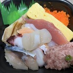 丼丸 - 料理写真:おまかせ丼　680円