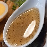 熊本らーめん 育元 - まろやかでコクのあるスープ