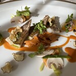 邸宅レストラン　雅俗山荘 - 小鯛のフィレ ジロール茸と石川早生のコンフィ
      　黒トリュフの芳香 菊芋のブルーテ