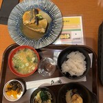 藤崎ビアガーデン - 本日の定食Bはサバ味噌　小鉢二品ついて900円　ご飯と味噌汁、漬物は食べ放題　これにて十分　昼1時過ぎたらガラガラ　落ち着くわぁー　今度は夜ね。