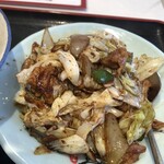 中華特色料理 君楽 - 回鍋飯は甘辛い味付けでご飯がすすむー！
