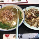 中華特色料理 君楽 - 台湾ラーメン塩と回鍋飯のセット。両方小で730円税込！