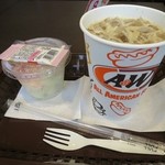 A&W - ルートビアはマグでの提供でなく残念★