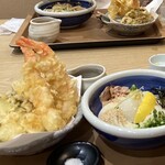 麦の杜 - 天ぷら別皿なの地味に嬉しい。