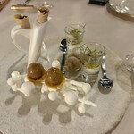 Ristorante TSUMU - Amuse-bouche・可愛らしい球体は 鶏のレバーを固めたもの♪ ほろ苦さを感じる 大人味