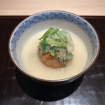 料理屋 稲家 - 蓮根饅頭
      テールスープの白味噌仕立て
      岩津ねぎと和芥子