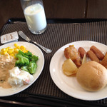 グランパークホテルパネックス八戸 - 朝食ブッフェ。洋食バージョン。唐揚げにソーセージ。