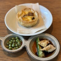 ブリル飯店 - 元祖チャーシュータルト
                    スパイシーカシューナッツ
                    四川風よだれ鶏