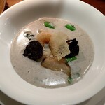 ビストロ　アギャット - 真鱈白子　蝦夷鮑　天使の海老を浮かべたトリュフのポタージュ　アスパラ菜とパルメザンチーズのチュイルを添えて