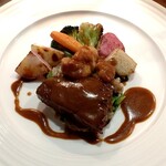 ビストロ　アギャット - 国産黒毛和牛のヒレ肉とリードヴォーのステーキ　天然キノコとセリのピラフと有機野菜のローストを添えて