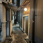 277836219 - 路地裏