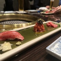 焼肉 銀座コバウ 特別室 - 和牛握り、和牛ユッケ、和牛刺身