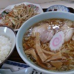 Nikuyoshi -  ラーメン定食　830円