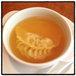 チャイナ - 飲茶ランチのスープ餃子