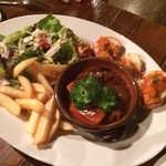 Belgian Beer Pub Favori - ランチプレート
                        
                        改めて，ココは美味しいです‼︎
                        みんなにシェアして殆ど口に入りませんでしたが^^