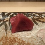 味感 ことほぎ - 本鮪赤身（宮城県塩釜港）圧倒的存在感の赤身です。香りと深みのある味わい、余韻を楽しみます。大好きな部位が美味しいと嬉しいです♡