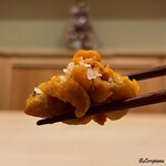 御料理 寺沢 - 自家製の蒸し海胆を岩塩とともに