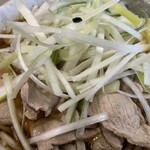 麺処 盛盛 - 肉そば頭大盛りにズーム