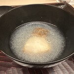 味感 ことほぎ - 近江蕪の擂り流し　クエ　堀川牛蒡　近江蕪&堀川牛蒡と伝統野菜コラボレーション。上品なクエの脂がそっと寄り添う美しいお椀です。