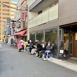 らーめん かねかつ - いつもの行列〜