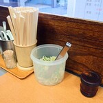 加賀 - 食べ終わり直前に、親父さんが補充。もうちょい早くしてぇ〜。(笑)