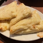 ネパール料理&BAR MANDALA - チーズナン 1,000円