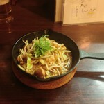 おばんざい居酒屋 大ちゃん家 - 鉄板牛ホルモン炒め (税込)650円 ※全体 (2024.12.23)