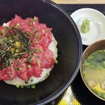 天ぷら角打ち しらすくじら - 本マグロの中落ち丼定食(800円)