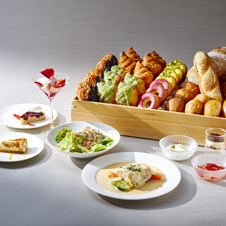 「ブーランジェリーランチ」は人気のパンやデザートが食べ放題