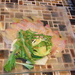 アジアンビストロ Dai -  鮮魚のカルパッチョ（５８０円〜）タレが美味しいです。しかしメニューにある〜の文字が怖い……