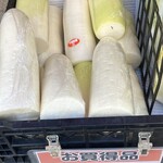 ローソンストア100 - 料理写真:新鮮野菜や果物も¥108じゃないけど沢山ある。