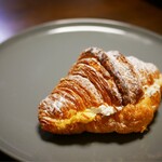 ル・プチメック - クロワッサン・ア・ラ・クレーム