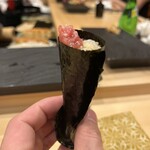 鮨 忠 - 本マグロの中落ちを手巻きで