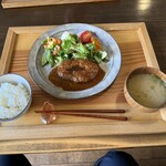 石窯カフェ レストラン さぶろう亭 - さぶろう亭の煮込みハンバーグ
