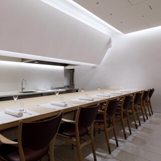 華美にせず、明るい店内には心地よさが満ちる